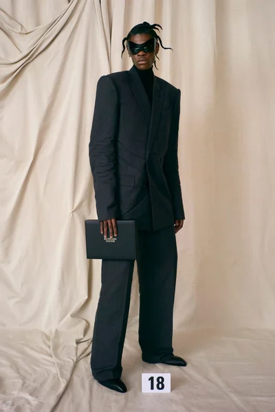 Look 18